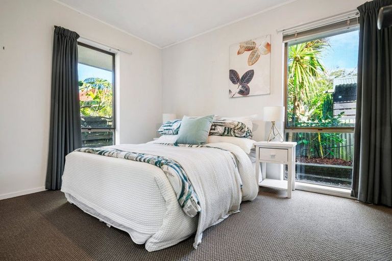 Photo of property in 2/5 Hanlon Crescent, Narrow Neck, Auckland, 0624