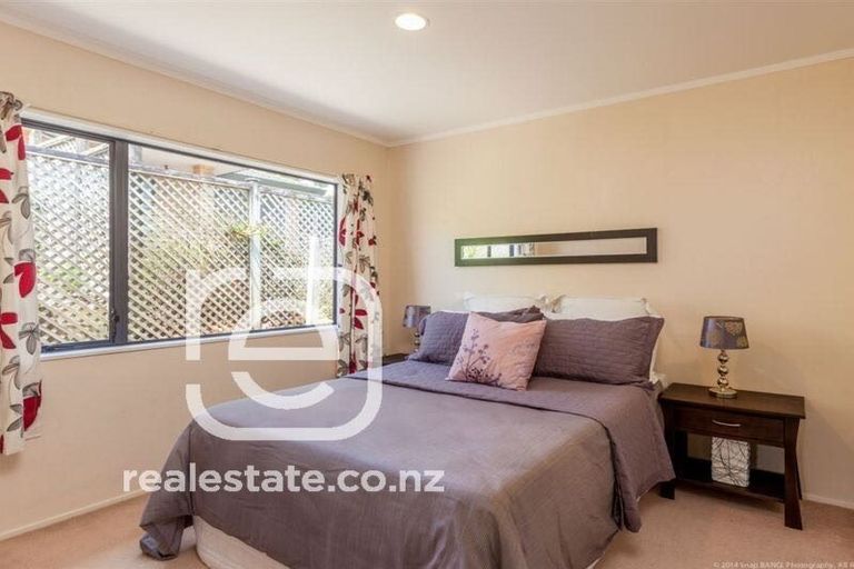 Photo of property in 2 Marbella Drive, Massey, Auckland, 0614