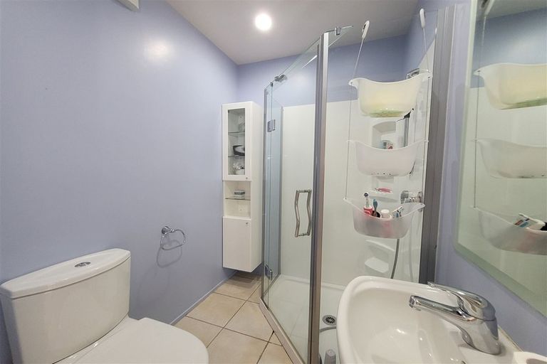 Photo of property in 28 Tamworth Crescent, Newlands, Wellington, 6037