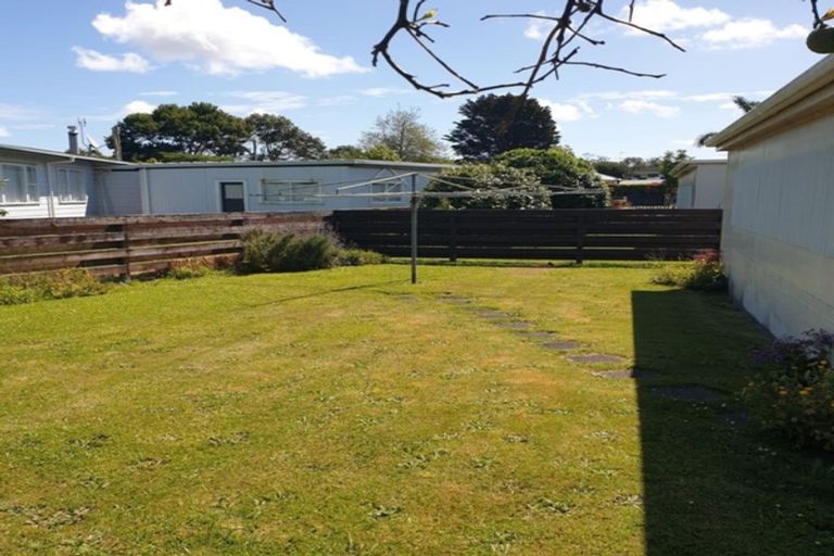 Photo of property in 8b Kent Street, Waiuku, 2123