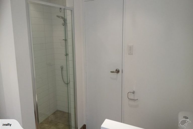 Photo of property in 5a Robert Street, Newlands, Wellington, 6037