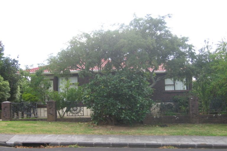 Photo of property in 58-60 Mcbreen Avenue, Northcote, Auckland, 0627