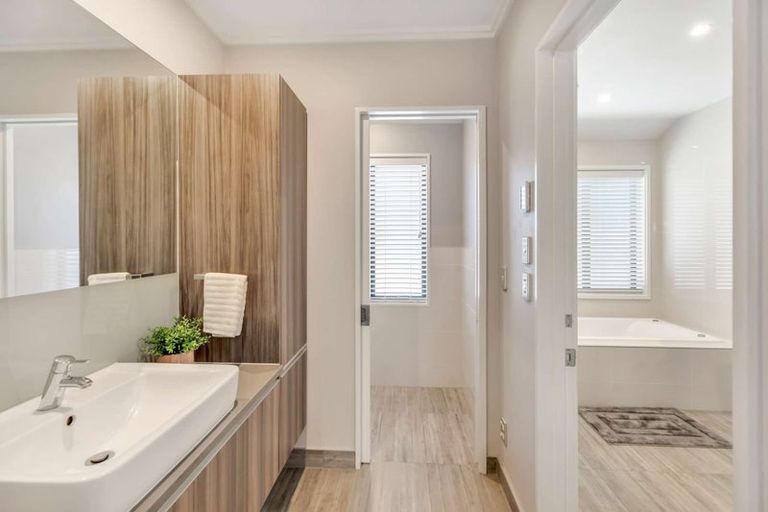 Photo of property in 27 Foresters Crescent, Parklands, Christchurch, 8083