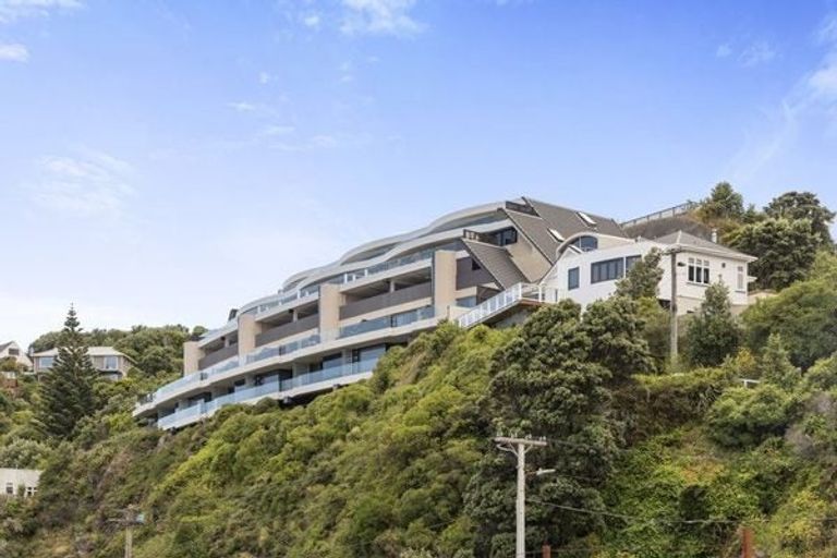 Photo of property in Shelley Bay Terraces, 3/61 Maupuia Road, Maupuia, Wellington, 6022