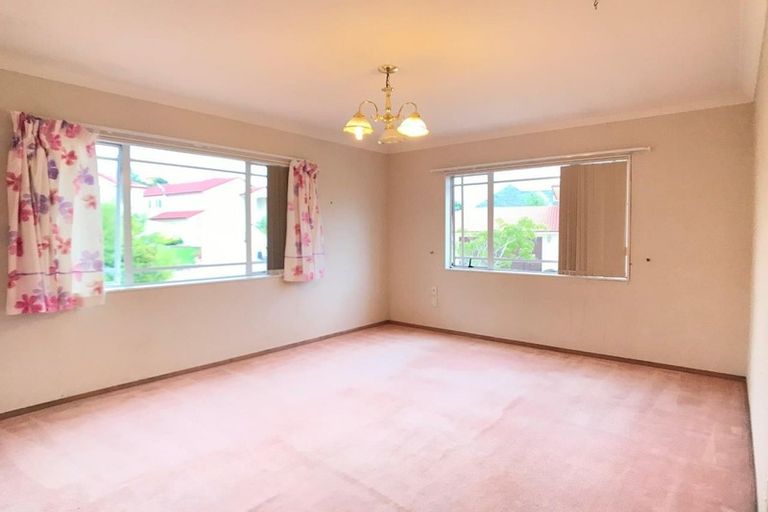 Photo of property in 19 Mansion Court, West Harbour, Auckland, 0618