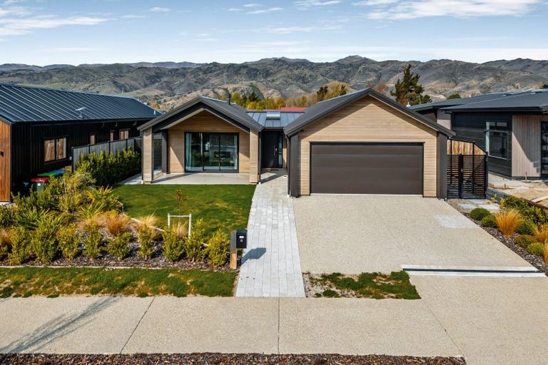 Photo of property in Wooing Tree Vineyard Ltd, 6 Blondie Drive, Cromwell, 9310
