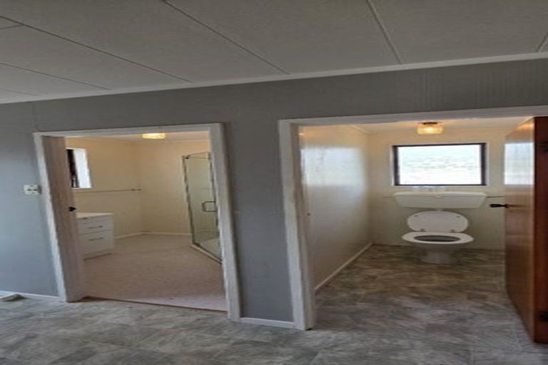 Photo of property in 4 Whitby Place, Westown, New Plymouth, 4310