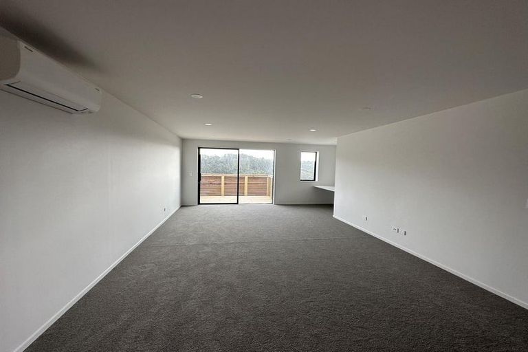 Photo of property in 35 Oakum Road, Whitby, Porirua, 5024