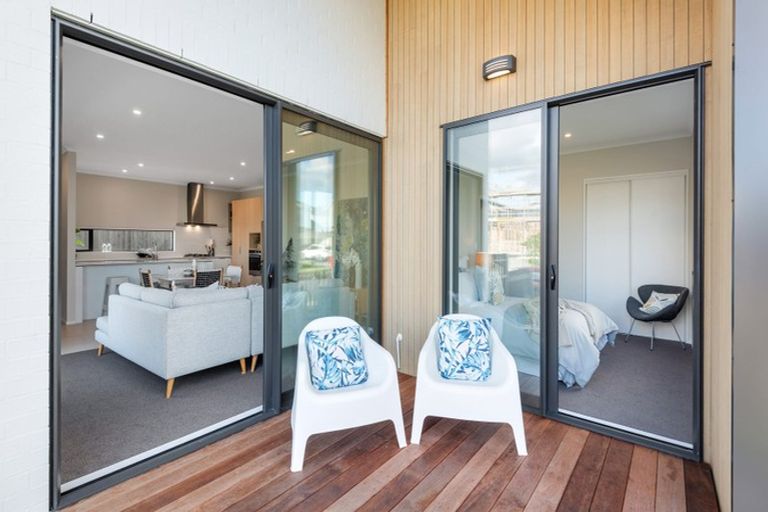 Photo of property in 2 Kuparu Lane, Red Beach, 0932