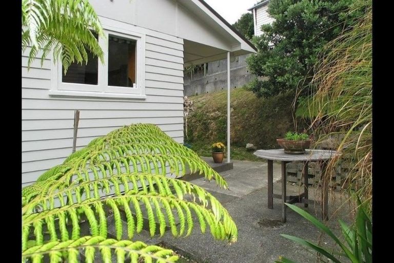 Photo of property in 139 Ruskin Road, Newlands, Wellington, 6037