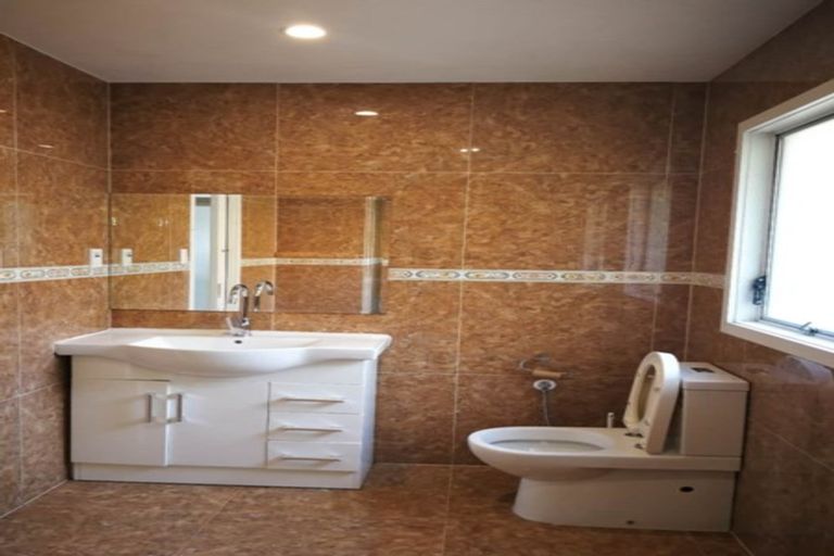 Photo of property in 33 Redwood Drive, Massey, Auckland, 0614