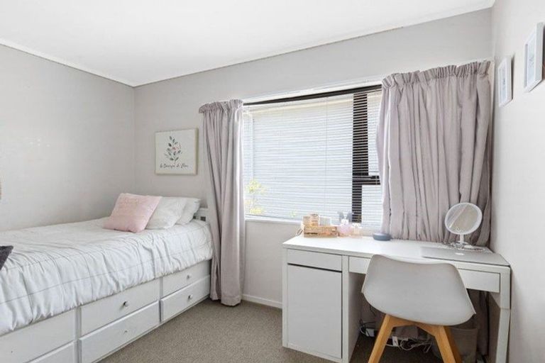 Photo of property in 21 Red Beach Road, Red Beach, 0932