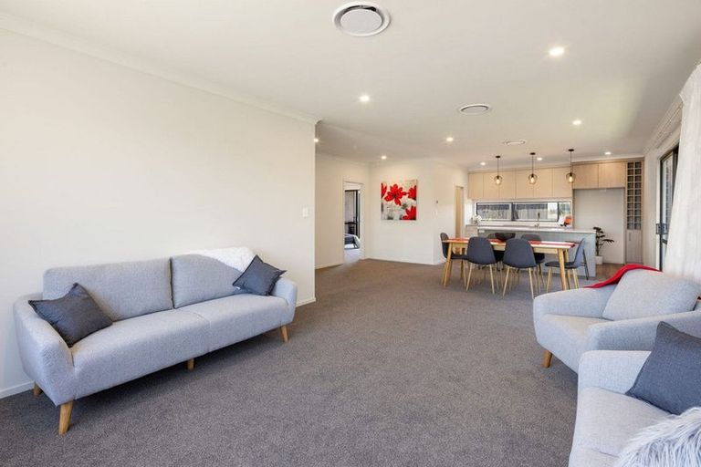 Photo of property in 44 Norfolk Drive, Cambridge, 3434