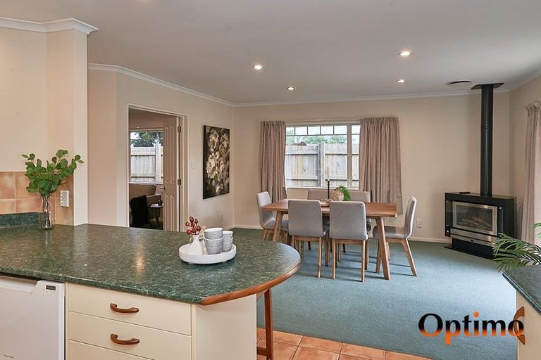 Photo of property in 21 Rothesay Place, Highbury, Palmerston North, 4412