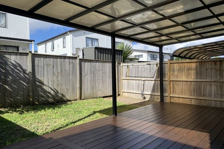 Photo of property in 1/18 Kaimai Avenue, Massey, Auckland, 0614