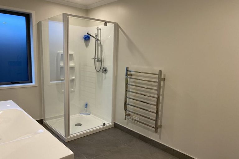 Photo of property in 6a Forlong Rise, Helensville, 0800