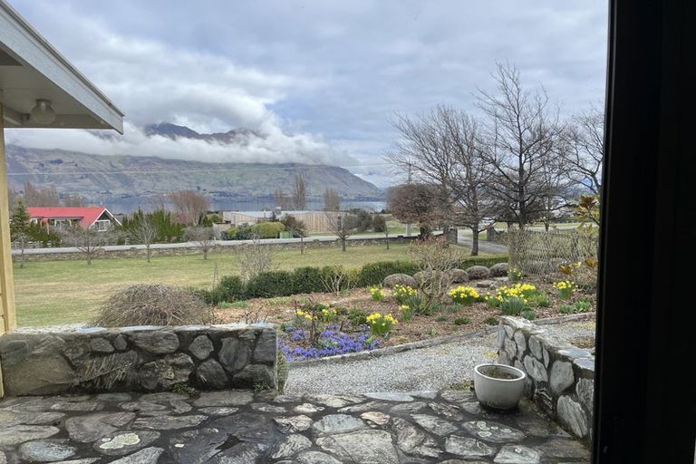Photo of property in 261 Beacon Point Road, Wanaka, 9305