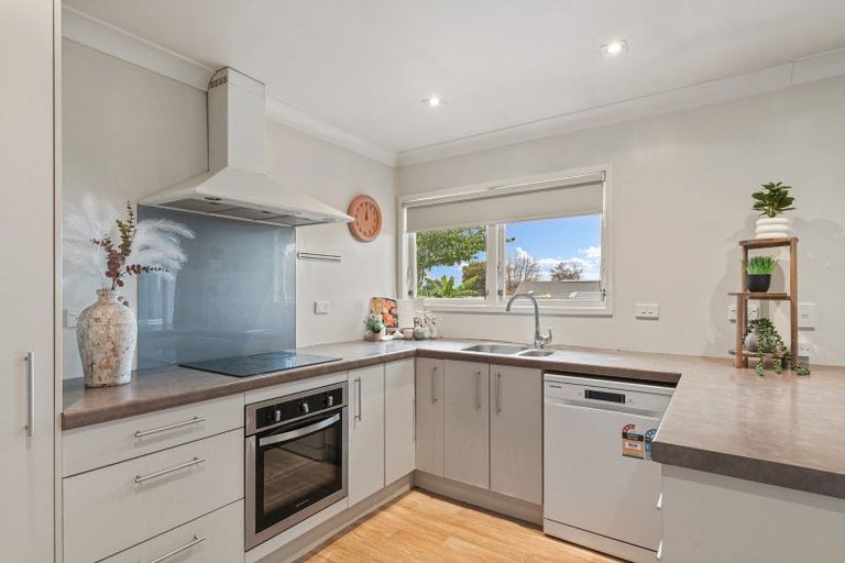 Photo of property in 1 Walnut Place, Owhata, Rotorua, 3010