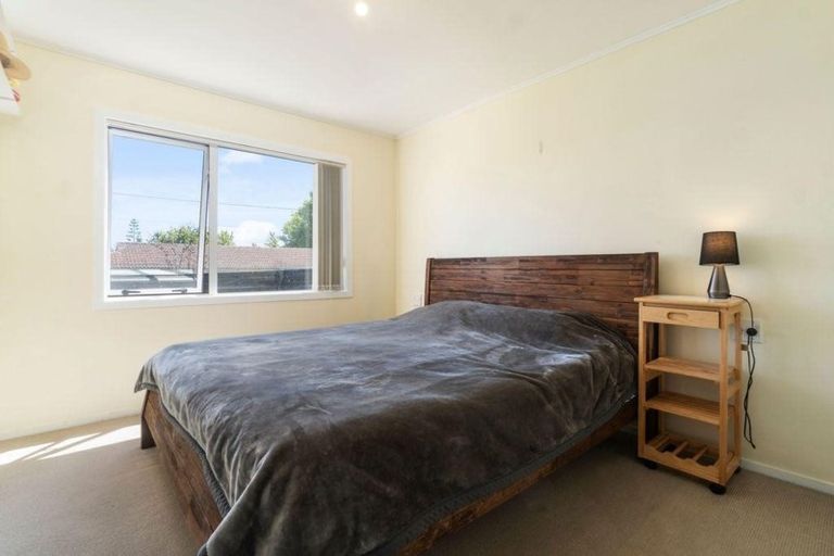 Photo of property in 17a Tawa Road, Te Atatu Peninsula, Auckland, 0610