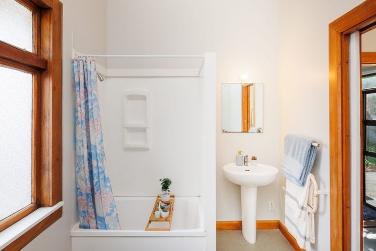 Photo of property in 215 College Street, West End, Palmerston North, 4412