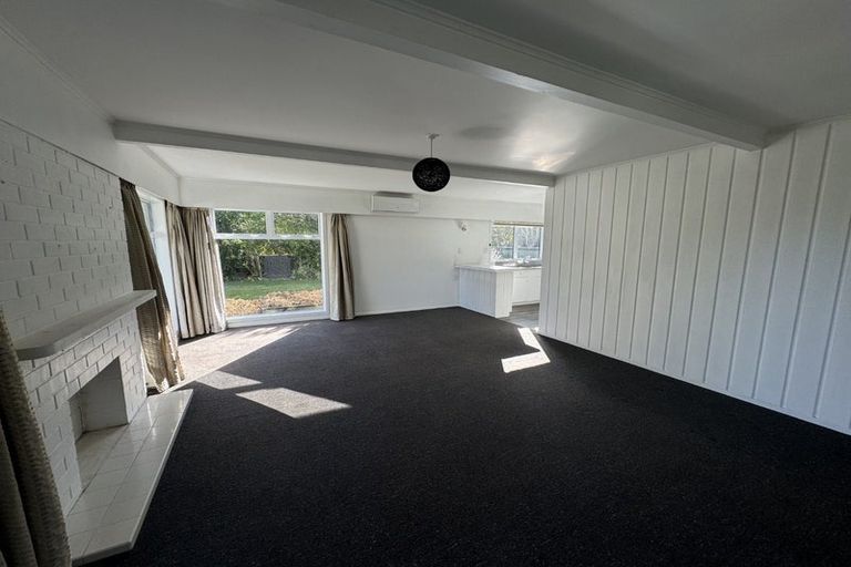 Photo of property in 1 Nikau Road, Waikanae, 5036