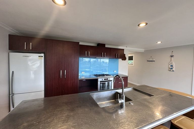 Photo of property in 24 Kiteroa Terrace, Rothesay Bay, Auckland, 0630