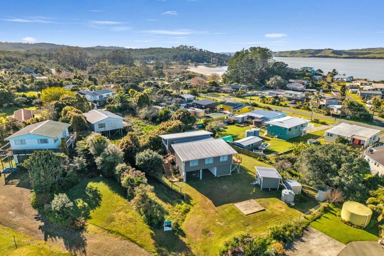 Photo of property in 18 Mariner Cove Road, Tinopai, Matakohe, 0593