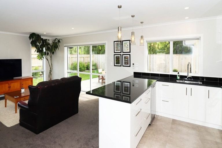 Photo of property in 60 Feist Street, Carterton, 5713