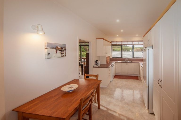 Photo of property in 16 Wantwood Grove, Churton Park, Wellington, 6037