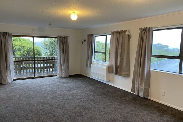 Photo of property in 19 Ladbrooke Drive, Newlands, Wellington, 6037