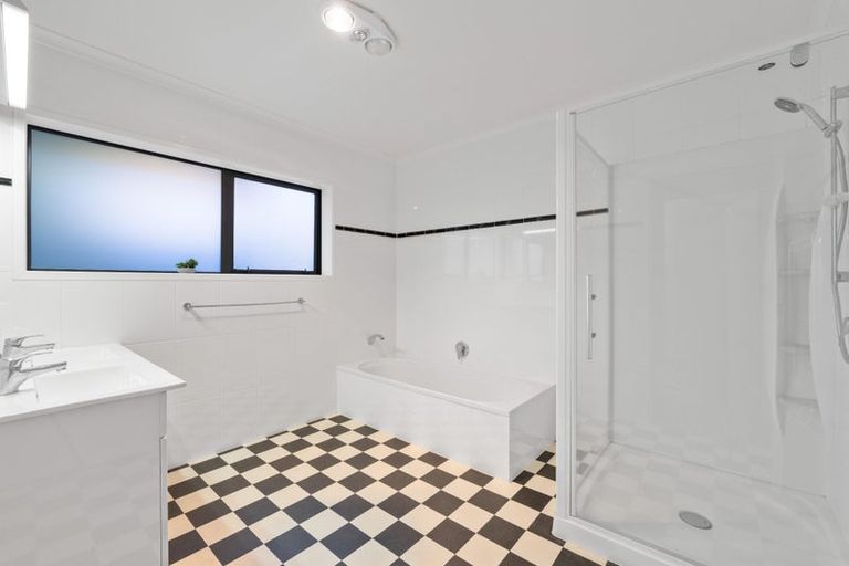 Photo of property in 64 Karina Road, Merrilands, New Plymouth, 4312