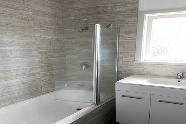 Photo of property in 1/46 Fruitvale Road, New Lynn, Auckland, 0600