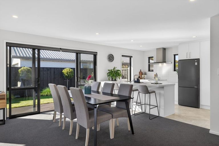 Photo of property in 2 Graeme Cooper Lane, Avonhead, Christchurch, 8042