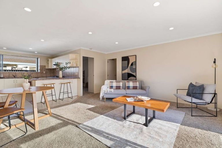 Photo of property in 14 Magnolia Drive, Waiuku, 2123