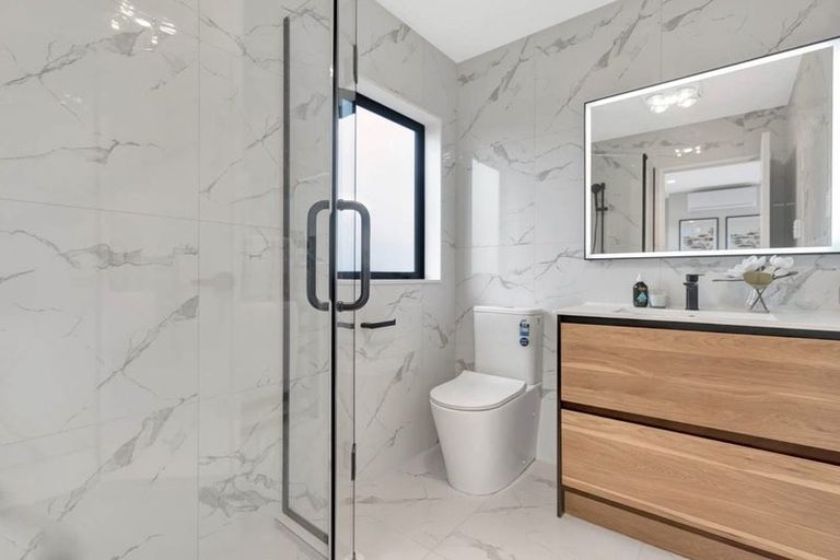 Photo of property in 49a Riverton Drive, Randwick Park, Auckland, 2105
