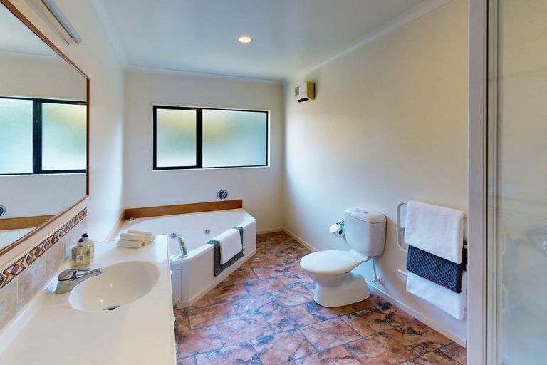 Photo of property in 23 Amesbury Drive, Churton Park, Wellington, 6037