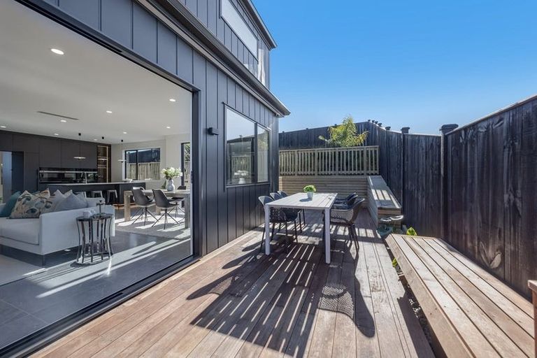 Photo of property in 8 Koheru Place, Long Bay, 0630