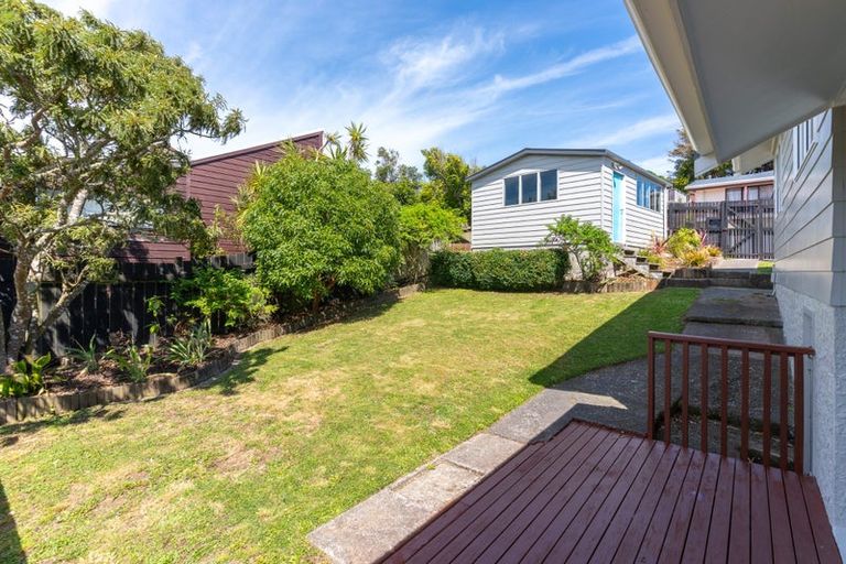Photo of property in 8 Fitzpatrick Street, Newlands, Wellington, 6037