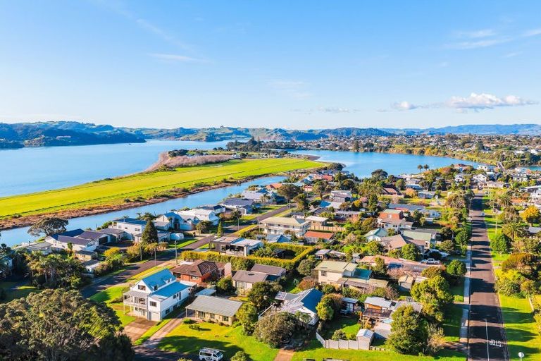 Photo of property in 30 Nihinihi Avenue, Raglan, 3225