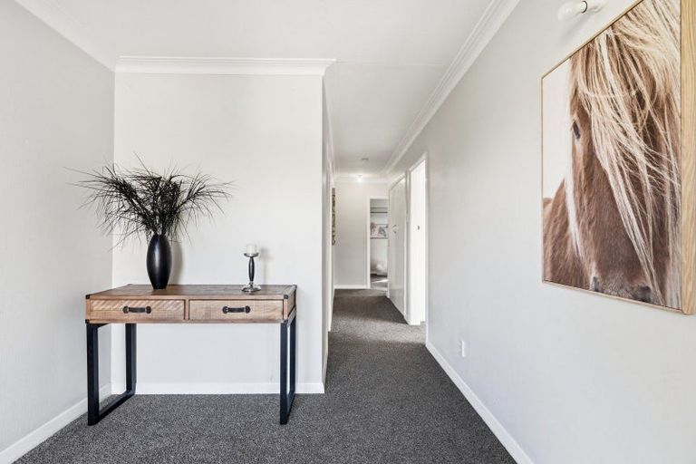 Photo of property in 11 Pioneer Crescent, Helensburgh, Dunedin, 9010