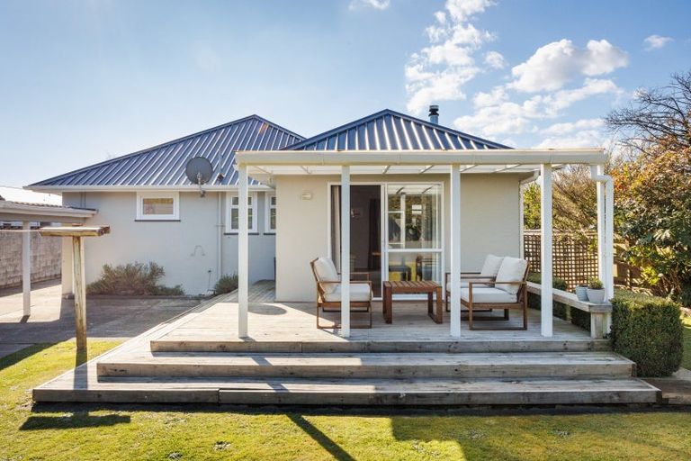 Photo of property in 37 Parkland Crescent, Terrace End, Palmerston North, 4410