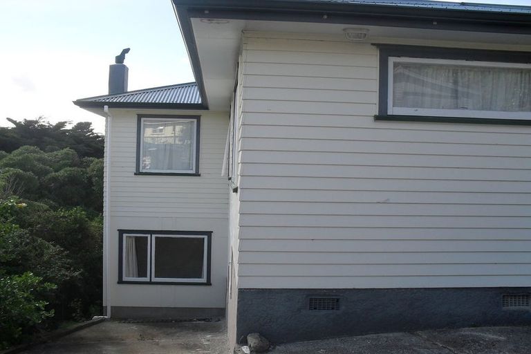 Photo of property in 131 Ruskin Road, Newlands, Wellington, 6037
