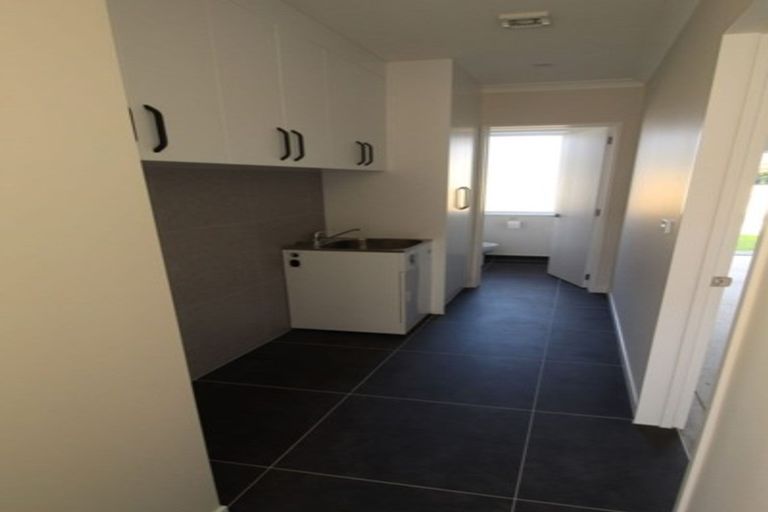 Photo of property in 17 Grove Way, Riverhead, 0820