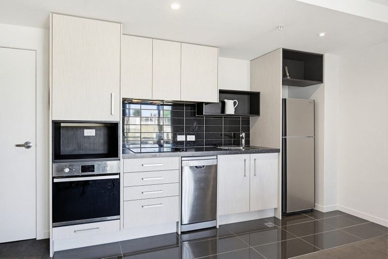 Photo of property in Nouvo Apartments, 3g/21 Rugby Street, Mount Cook, Wellington, 6021