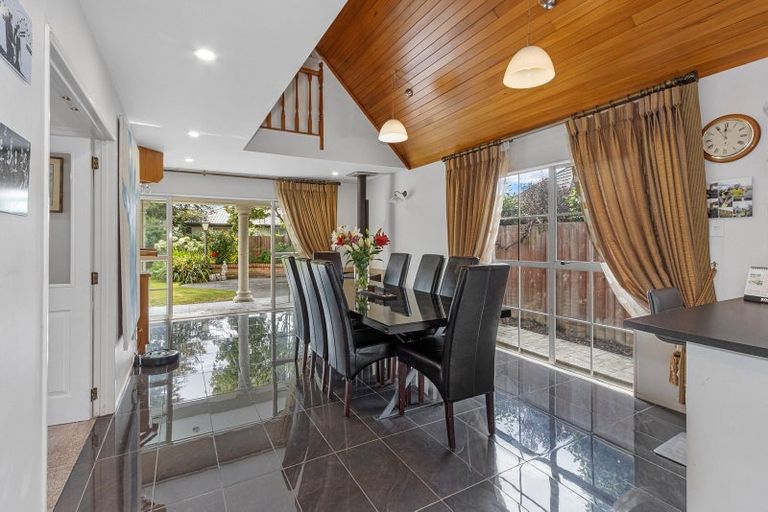 Photo of property in 25 Brockhall Lane, Avonhead, Christchurch, 8042