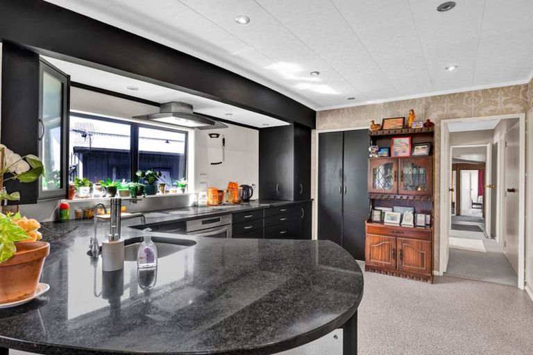 Photo of property in 16 Ropata Street, Hawera, 4610