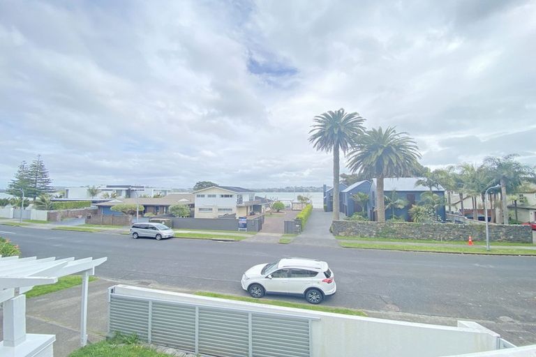 Photo of property in 1/7 Musick Point Road, Bucklands Beach, Auckland, 2012