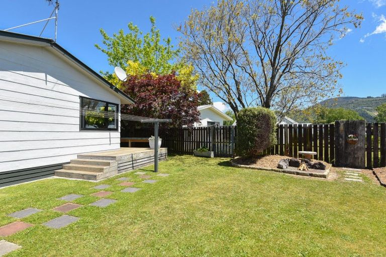Photo of property in 12 Matthew Place, Kawaha Point, Rotorua, 3010
