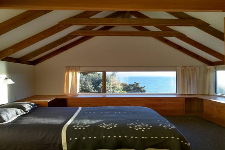 Photo of property in 14 Taungata Road, York Bay, Lower Hutt, 5013