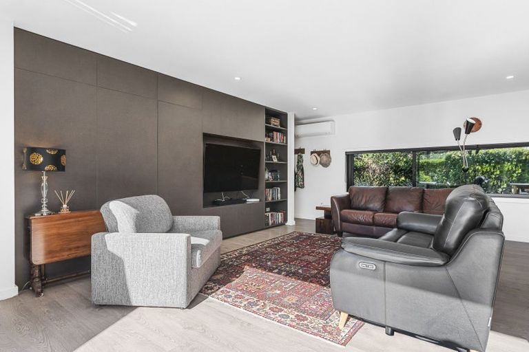 Photo of property in 2 Burgundy Drive, Martinborough, 5711